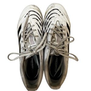 Adidas Predator White and Black Cleats. Boys/Girls Sz 5